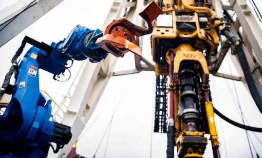 The ATOM RTX robotic system performs tasks including doping, guiding when stabbing, tailing, stand building and mud containment with a high degree of precision and repeatability. (Source: NOV Inc.)